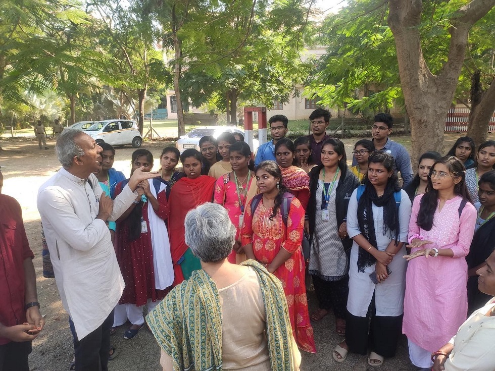 Students and Facilities of SMCNY Visited Nisargopchar Ashram